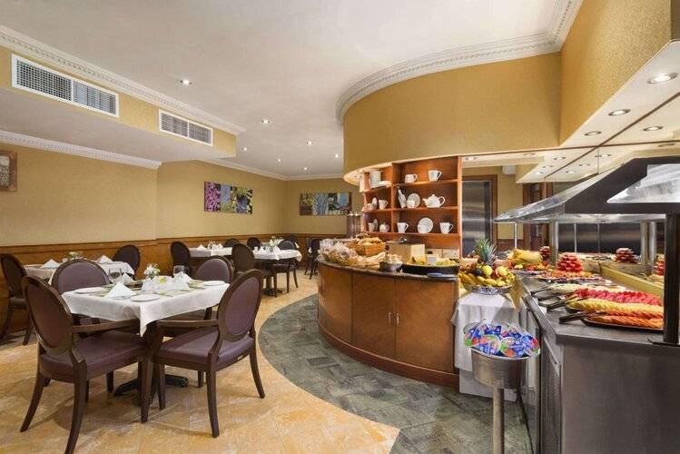 Howard Johnson By Wyndham Abu Dhabi