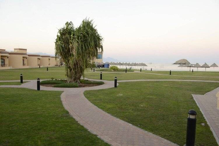 Royal Beach Hotel And Resort