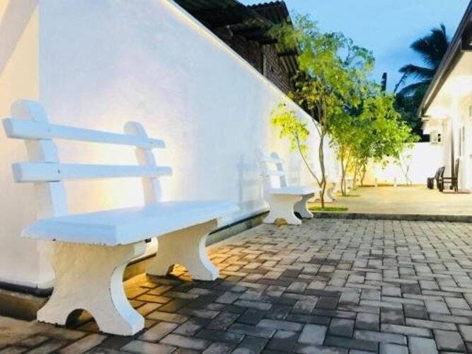 City Royal White Tourist Rest