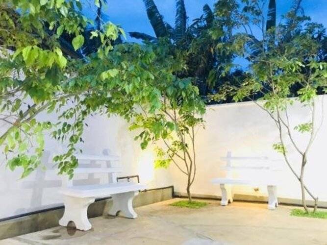 City Royal White Tourist Rest