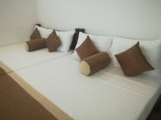 City Royal White Tourist Rest