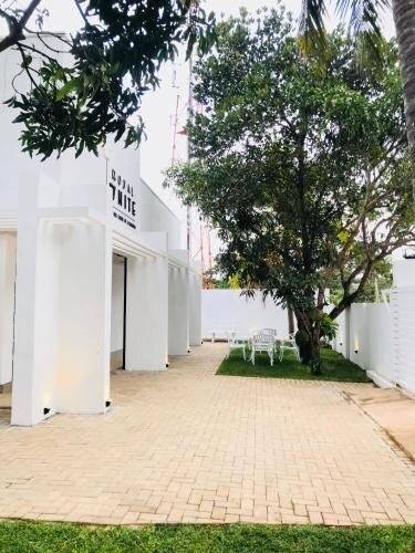 City Royal White Tourist Rest