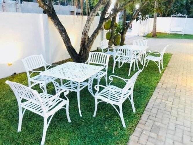 City Royal White Tourist Rest