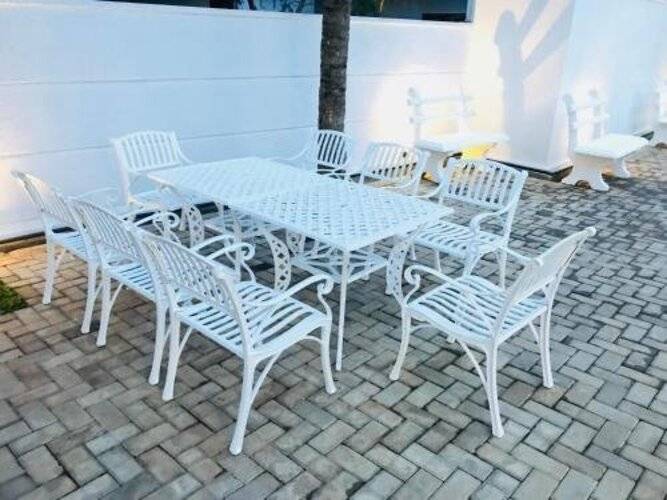 City Royal White Tourist Rest