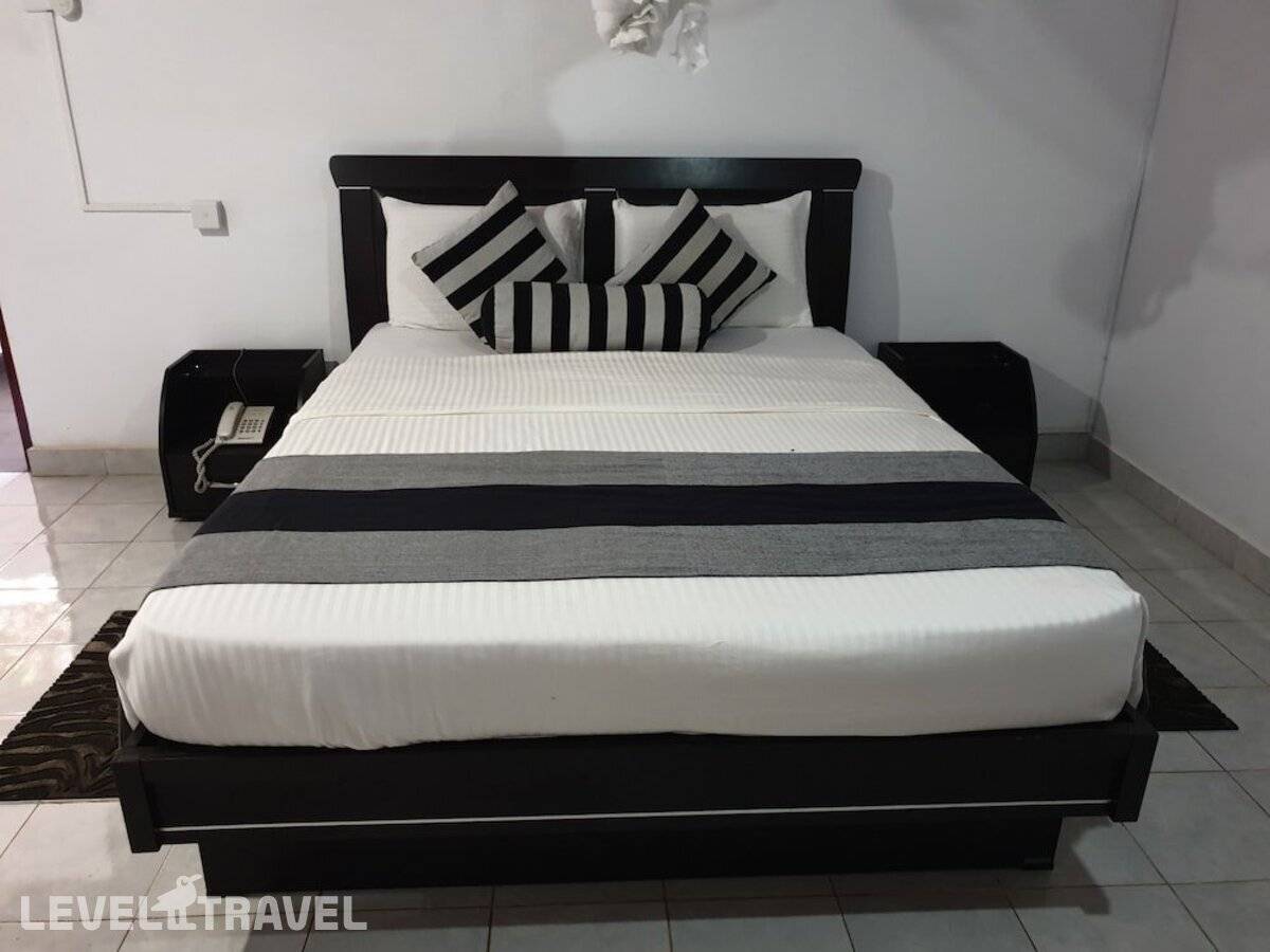 Отель Hotel Saji-Sami — Анурадхапура, Шри-Ланка