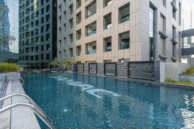 Chic Studio With Balcony And Spa, Canal Views, Дубай