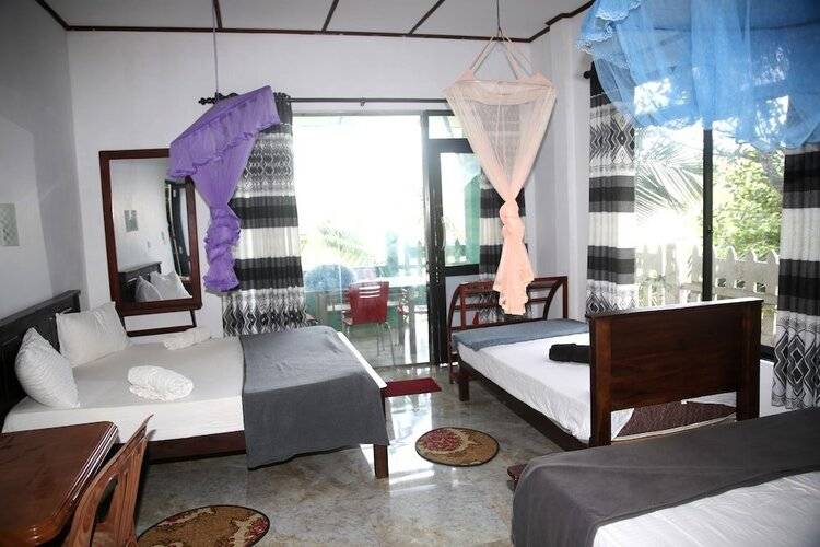 Senevi 9 Arch Homestay