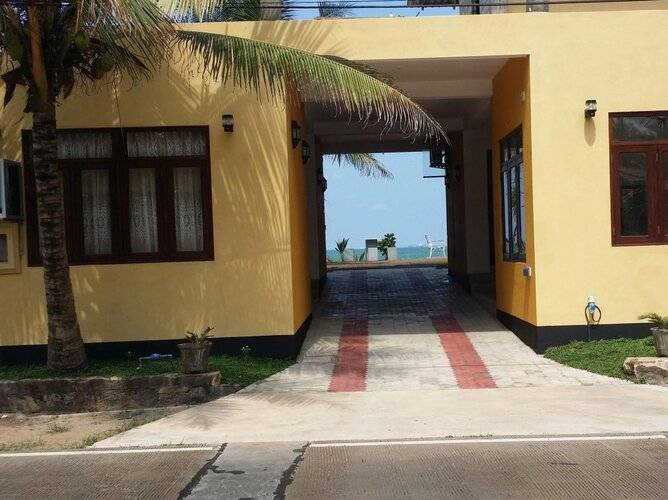 Airport Beach Villa