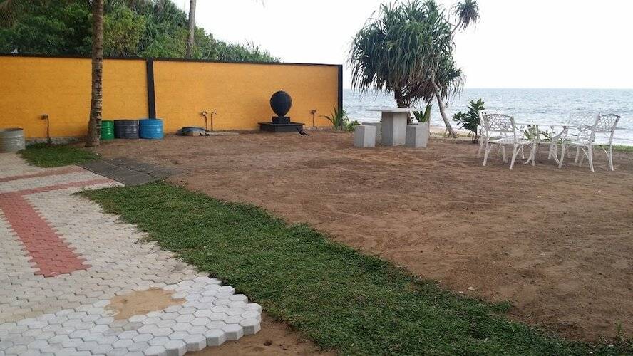 Airport Beach Villa