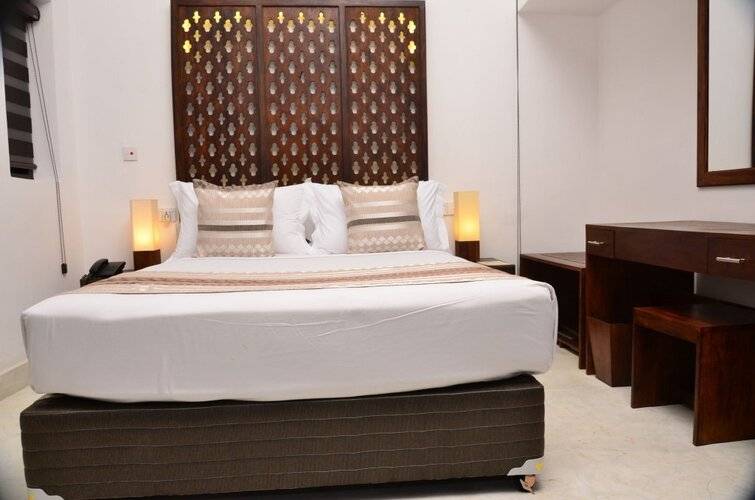 56 By Deco