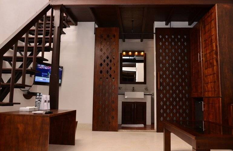 56 By Deco