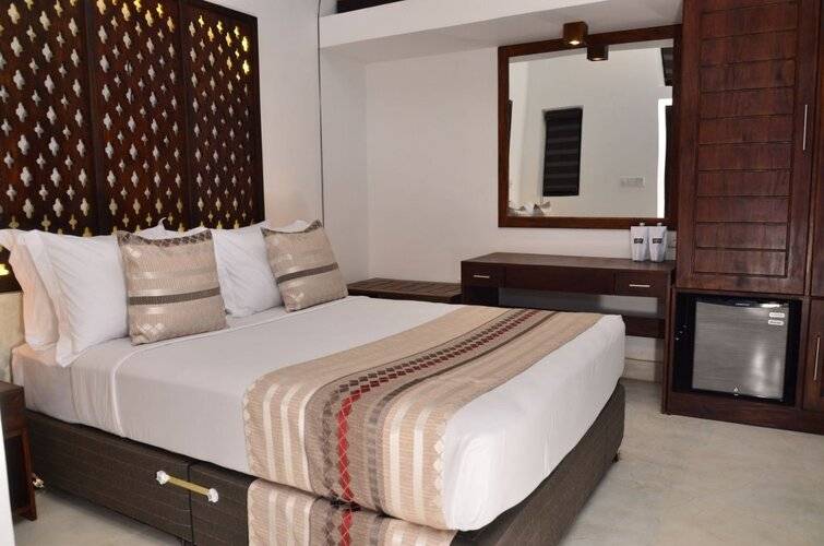 56 By Deco