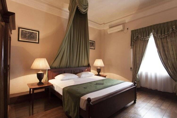 Queen's Hotel