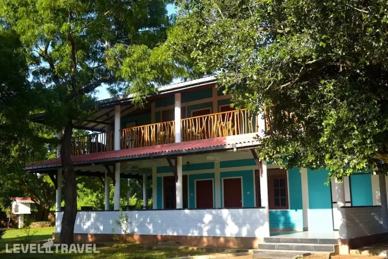 Funky Leopard Safari Lodge Bordering Yala National Park