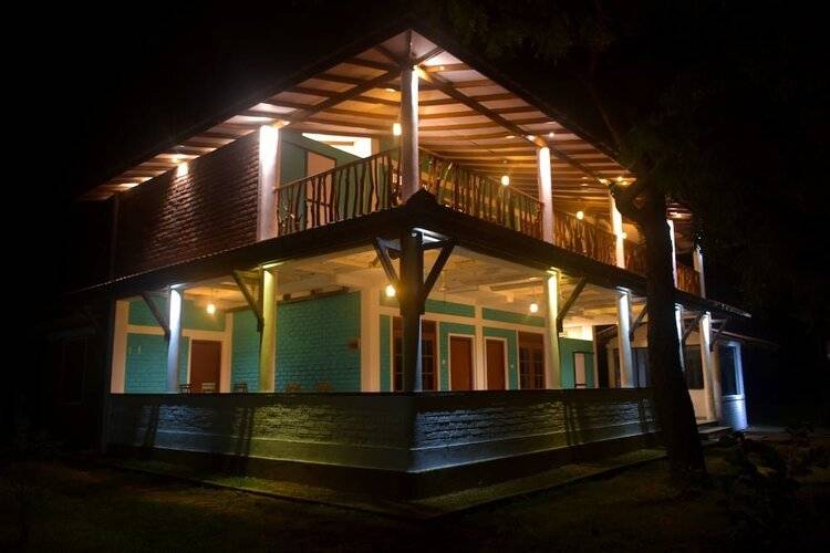 Funky Leopard Safari Lodge Bordering Yala National Park