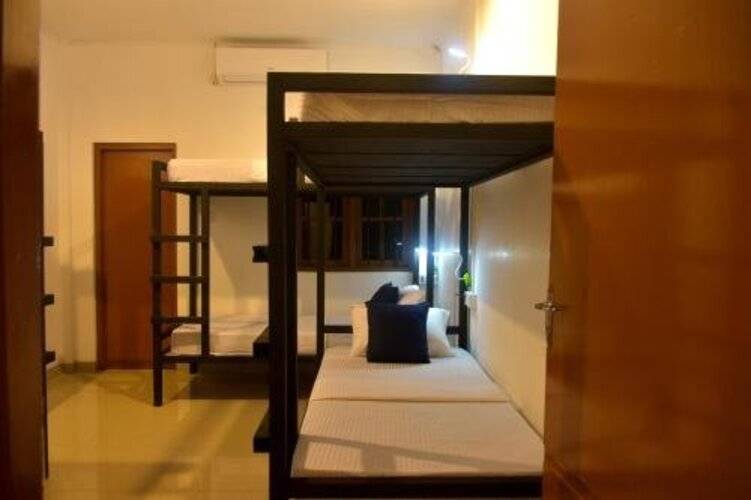 Funky Leopard Safari Lodge Bordering Yala National Park