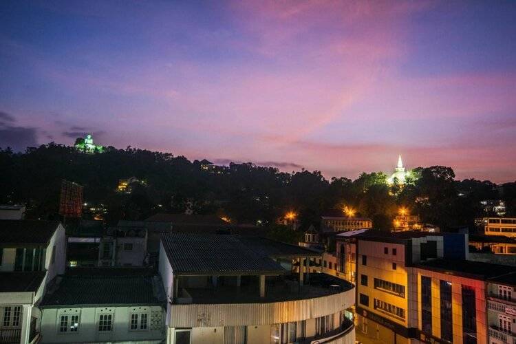 Ceyloni City Hotel