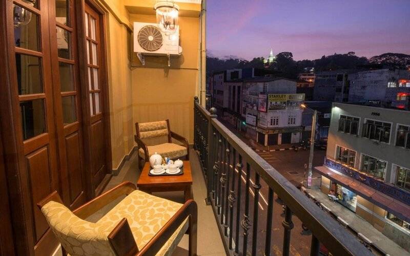 Ceyloni City Hotel