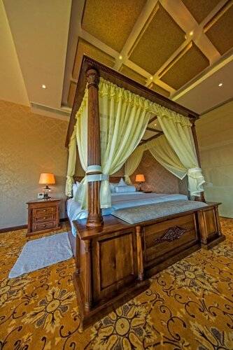 The Golden Crown Hotel
