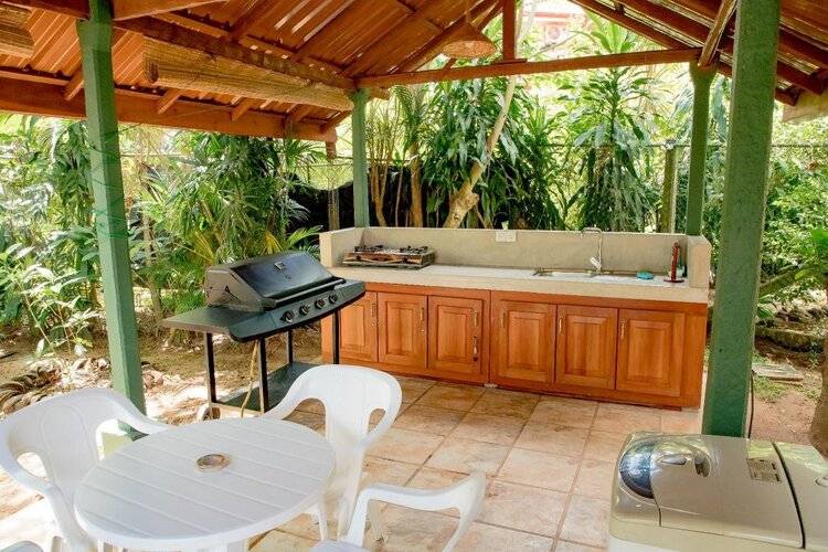 Villa Shade