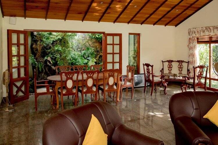 Villa Shade