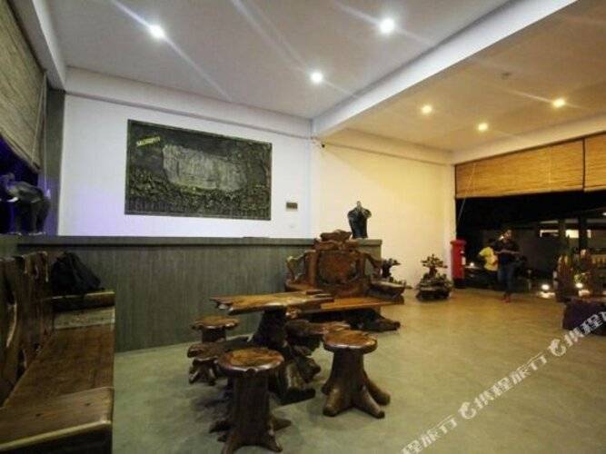 Ceyloni Hotel