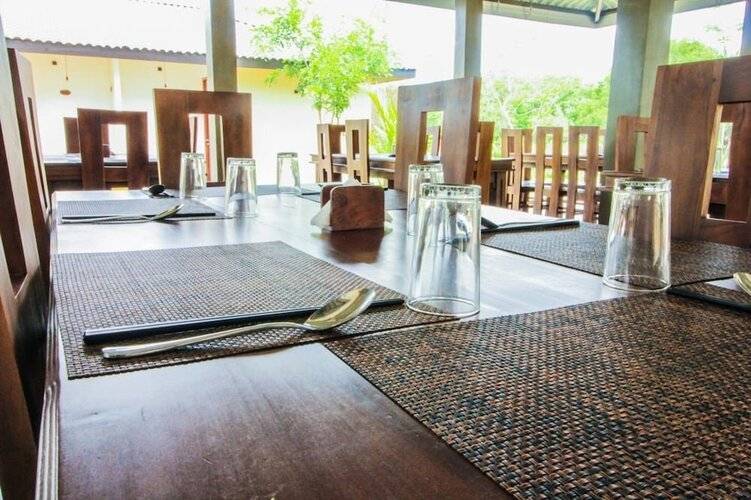 Ceyloni Hotel