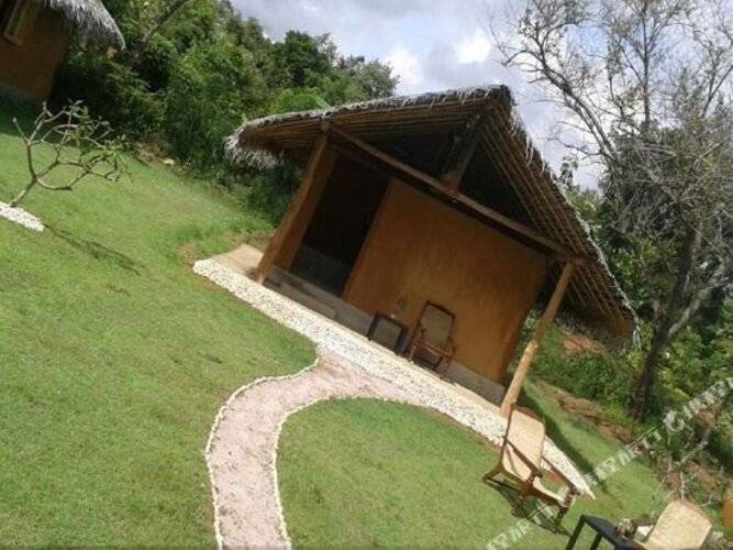 Cloudz Sigiriya (Green Ayurvedic Resort)