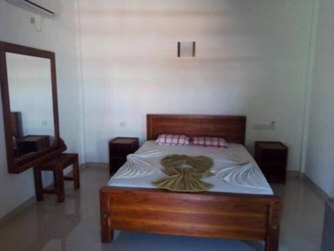 Green Hut Hotel And Restaurant