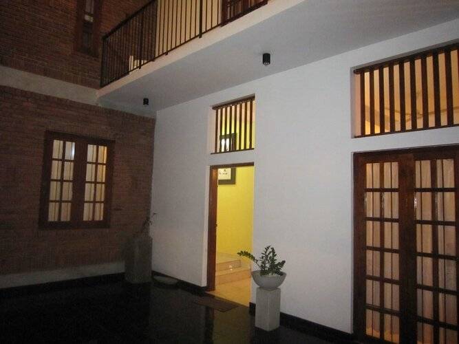 Ceylon Hostel - Colombo Int Airport