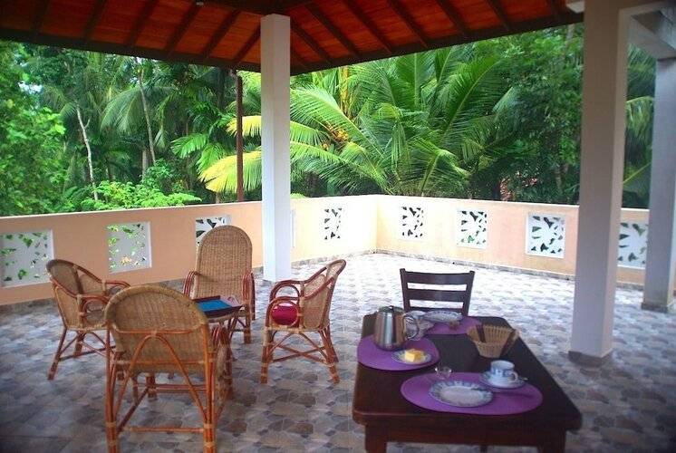 King Coconut Lodge