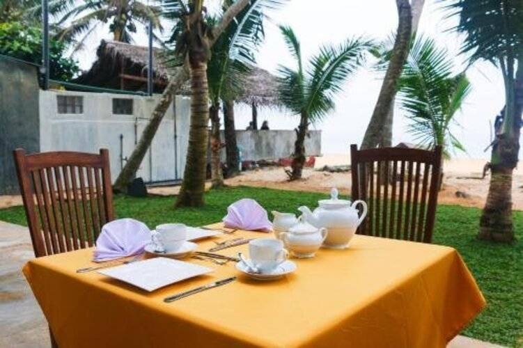 Darshani Hikka Villa