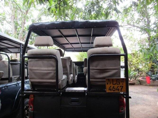 L.L.Tourist Inn & Safari Jeeps