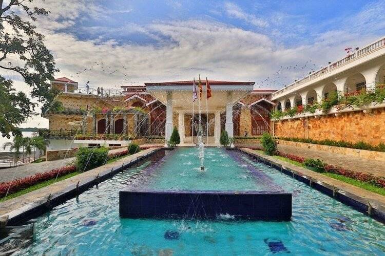 Centauria Lake Resort