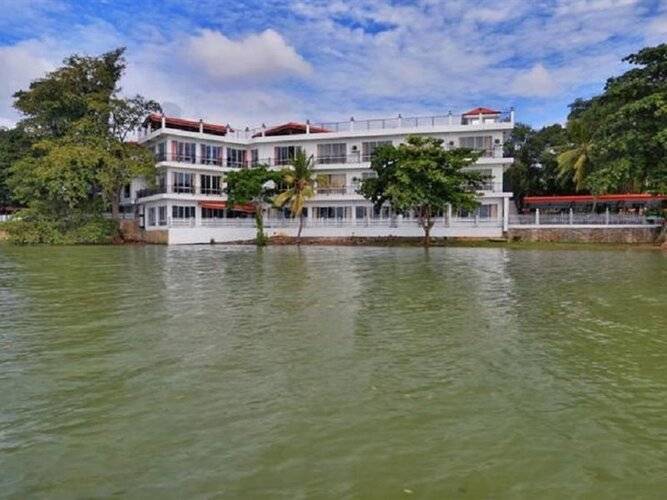 Centauria Lake Resort