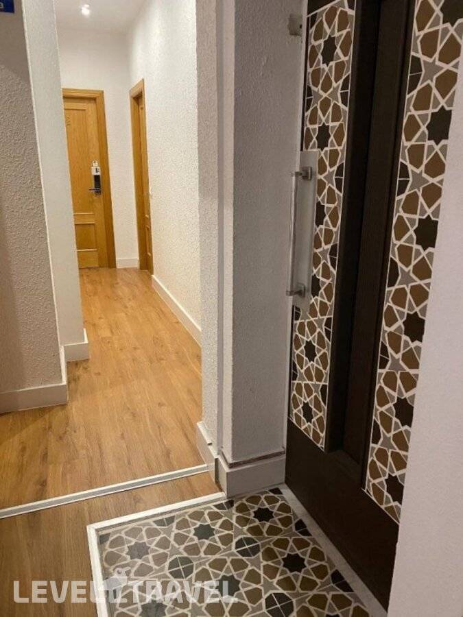 Изображение отеля 8