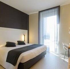 $item['hotel']['name']
