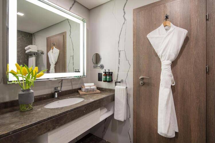 Voco Dubai The Palm By Ihg