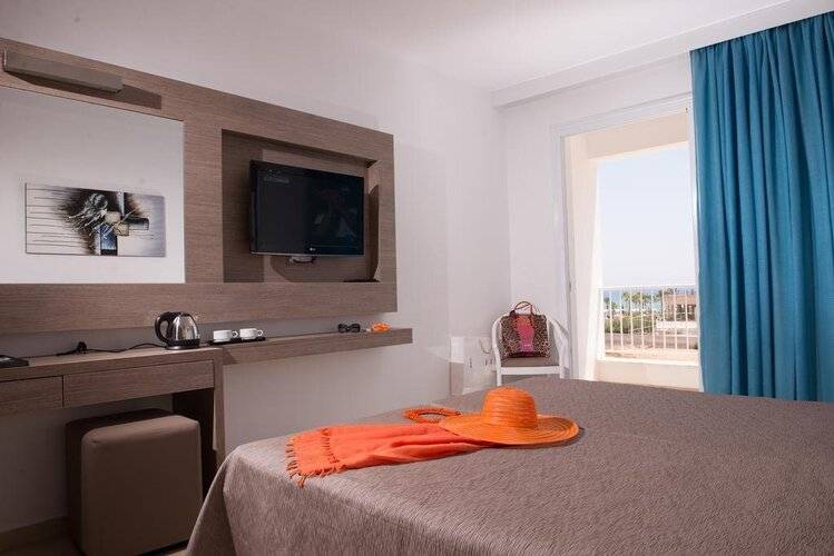 New Famagusta Hotel & Suites