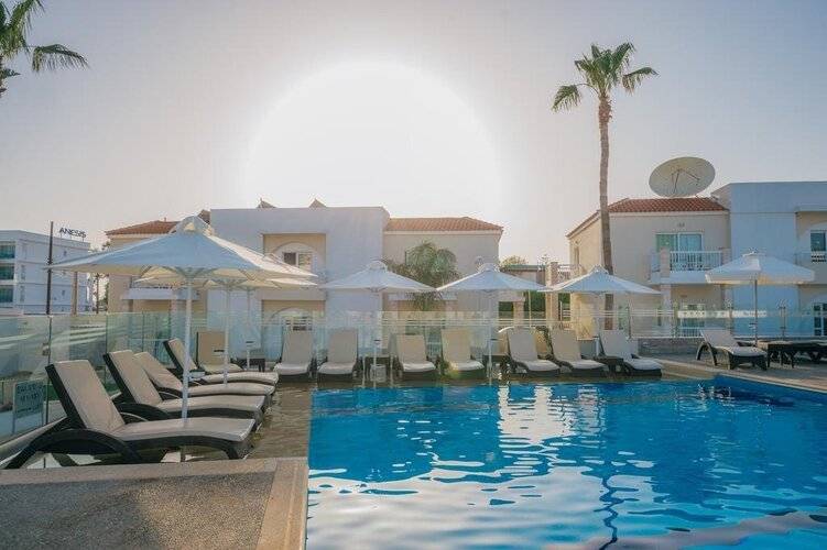 New Famagusta Hotel & Suites