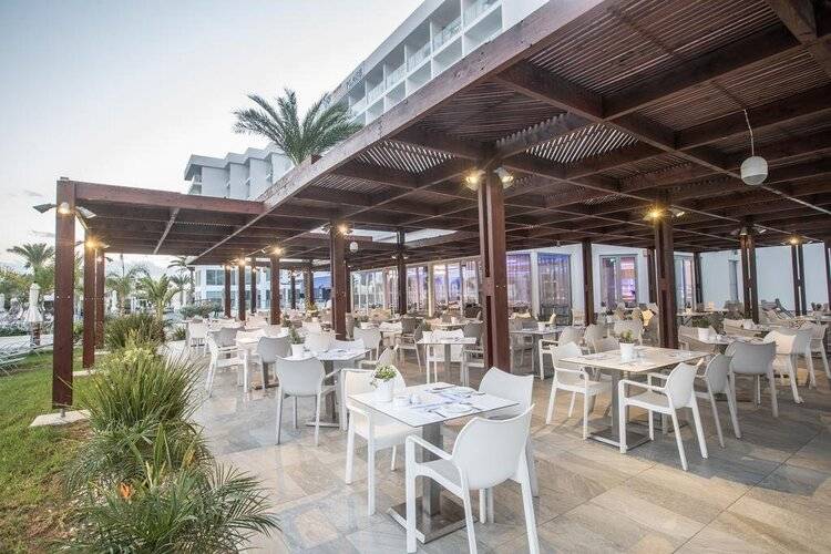 Vassos Nissi Plage Hotel & Spa