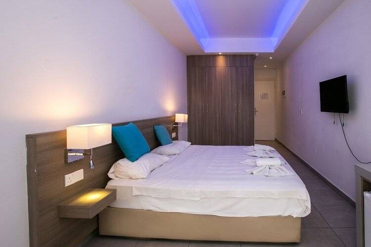Flora Maria Hotel And Annex Apartments