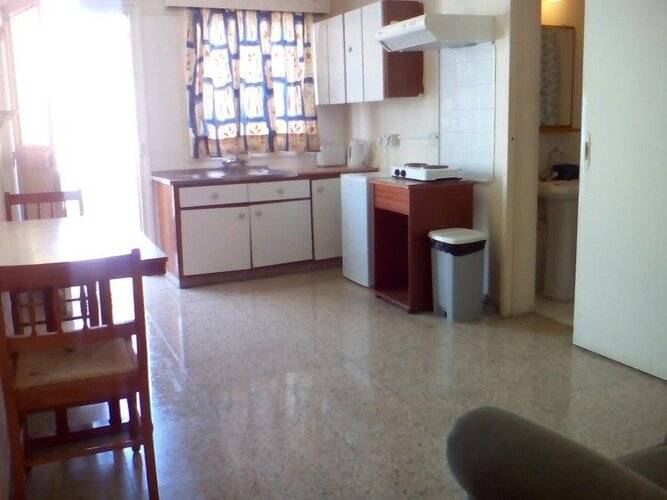Flora Maria Hotel And Annex Apartments