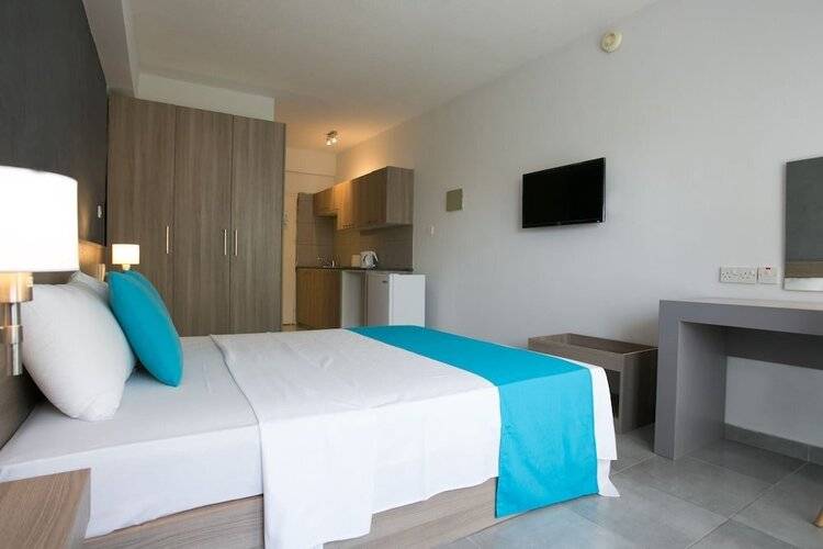 Flora Maria Hotel And Annex Apartments