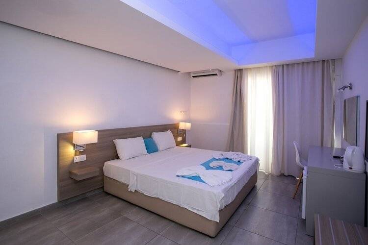Flora Maria Hotel And Annex Apartments