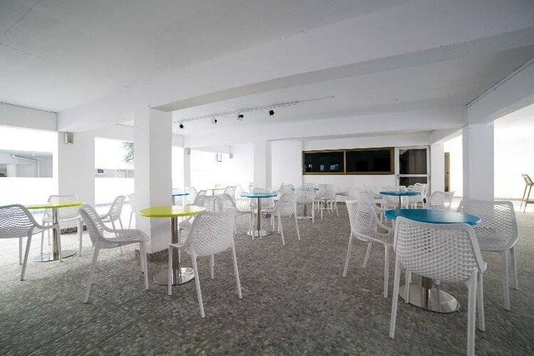Flora Maria Hotel And Annex Apartments