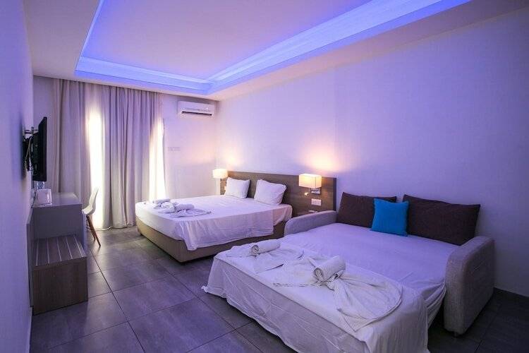 Flora Maria Hotel And Annex Apartments