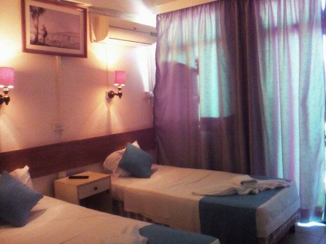 Flora Maria Hotel And Annex Apartments