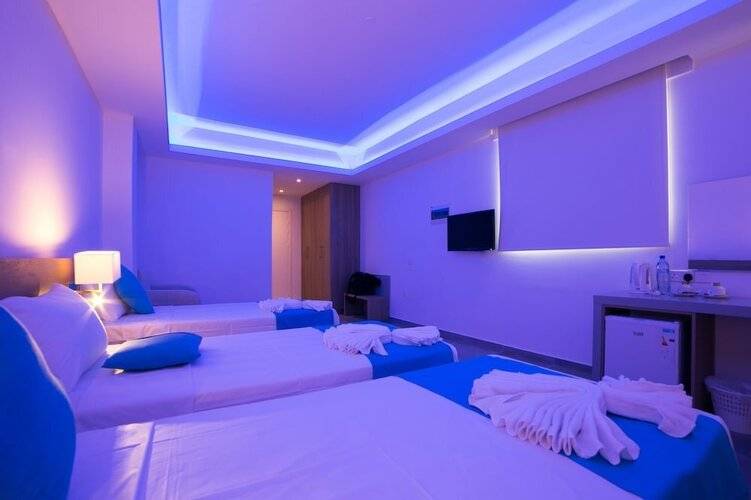 Flora Maria Hotel And Annex Apartments