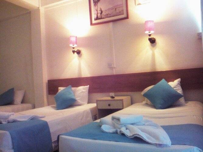 Flora Maria Hotel And Annex Apartments